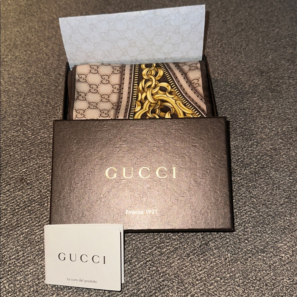GUCCI ❤️ Scarf Bandana GG Pattern Brown/ Cream Zipper Pattern.  Pre❤️Loved - Picture 9 of 9